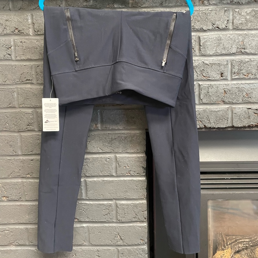NWT Athleta stellar tight size medium tall MT navy blue